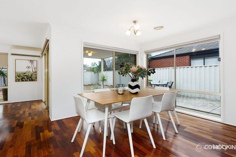 Property photo of 33 Clarendon Wynd Caroline Springs VIC 3023