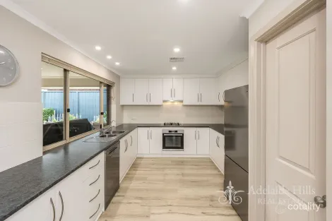 Property photo of 18 West Parkway Mount Barker SA 5251