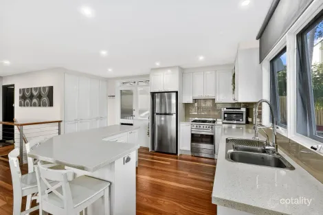 Property photo of 4 Iramir Place Warriewood NSW 2102