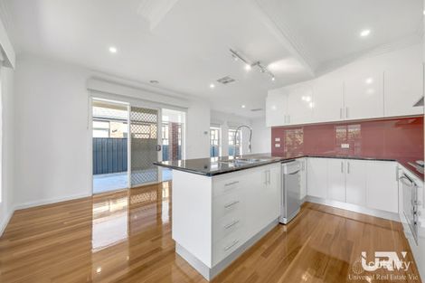 Property photo of 34 Thorngrove Avenue Craigieburn VIC 3064