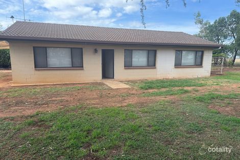 Property photo of 36 Jones Circuit Narromine NSW 2821