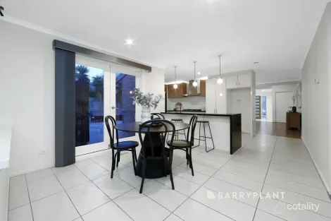 Property photo of 11 Happy Valley Court Rowville VIC 3178
