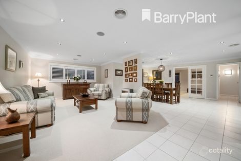 Property photo of 14 Lucerne Circuit Pakenham VIC 3810