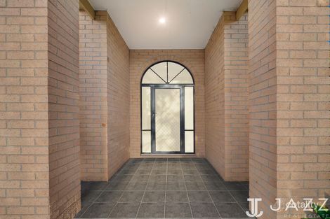 Property photo of 19 Ladybird Crescent Point Cook VIC 3030