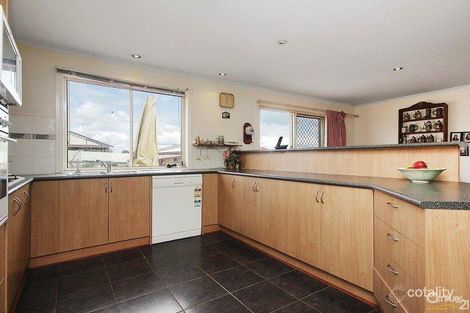 Property photo of 7 Cardiff Grove Cranbourne East VIC 3977