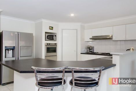 Property photo of 18 Osmington Circle Narre Warren South VIC 3805