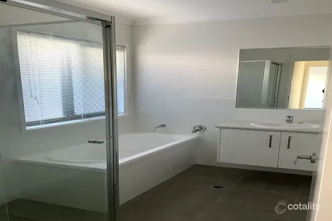 Property photo of 12 Viola Way Yamanto QLD 4305