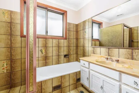 Property photo of 4 Caesar Close Prairiewood NSW 2176