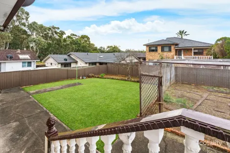 Property photo of 4 Caesar Close Prairiewood NSW 2176