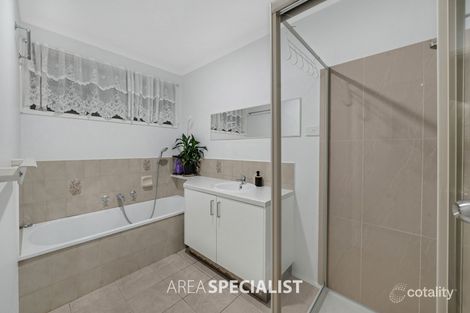 Property photo of 9 Cairns Road Hampton Park VIC 3976