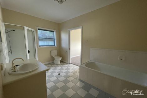 Property photo of 2 Lakeside Court Hamilton VIC 3300