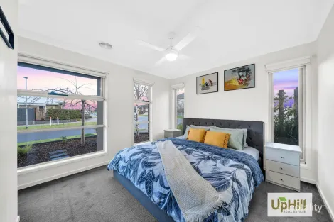 Property photo of 1 Westbourne Street Clyde North VIC 3978