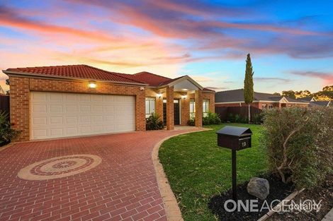 Property photo of 19 Orchardview Grove Sunbury VIC 3429