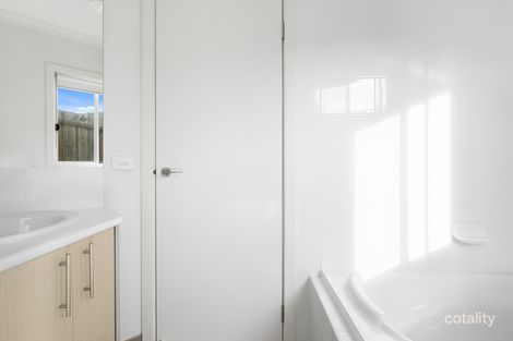 Property photo of 1/13 Silverdale Drive Darley VIC 3340