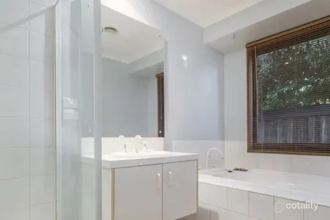 Property photo of 30 Pitfield Crescent Rowville VIC 3178