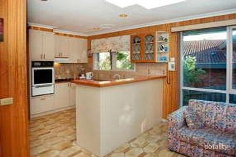 Property photo of 8 Bainbridge Drive Eltham VIC 3095