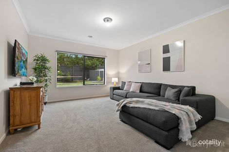 Property photo of 40 Arthur Phillip Drive Pakenham VIC 3810