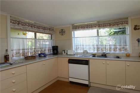 Property photo of 41 Whiton Grove Wyndham Vale VIC 3024