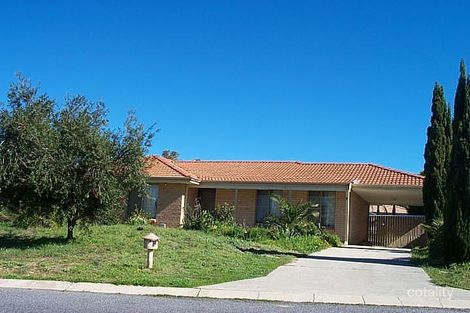 9 Redcliffe Ave, Marangaroo, WA 6064