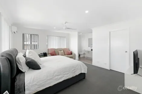 Property photo of 1/114 Wunburra Circle Pacific Pines QLD 4211
