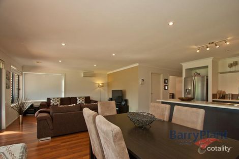Property photo of 6 Ogle Way Cranbourne North VIC 3977
