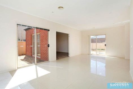 Property photo of 12 Gairdners Pass Caroline Springs VIC 3023