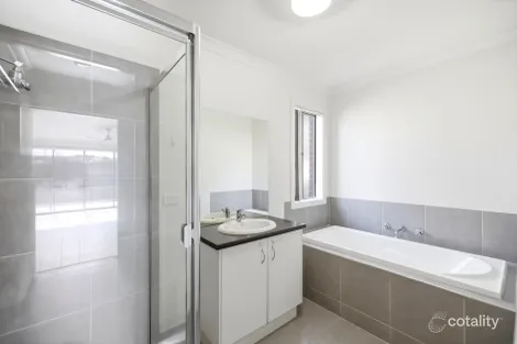 Property photo of 14 St Mellion Close Sunbury VIC 3429