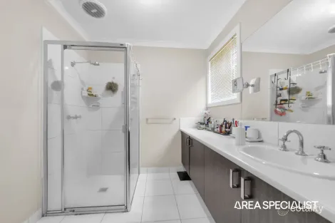 Property photo of 24 Northumbria Street Cranbourne East VIC 3977