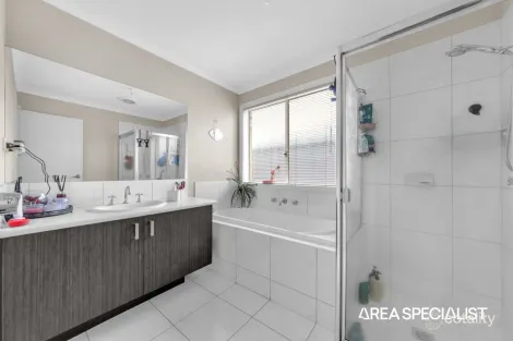 Property photo of 24 Northumbria Street Cranbourne East VIC 3977