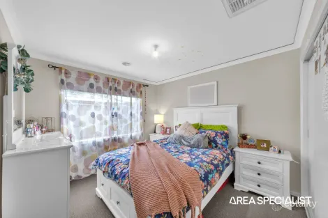 Property photo of 24 Northumbria Street Cranbourne East VIC 3977