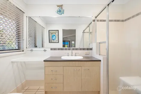 Property photo of 32 Bayshore Place Cleveland QLD 4163