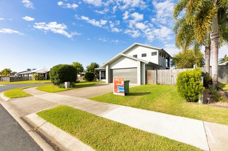 Property photo of 2 Woden Crescent Ooralea QLD 4740