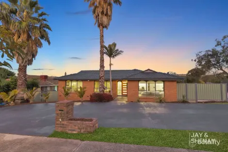 Property photo of 94 Chalcot Drive Endeavour Hills VIC 3802