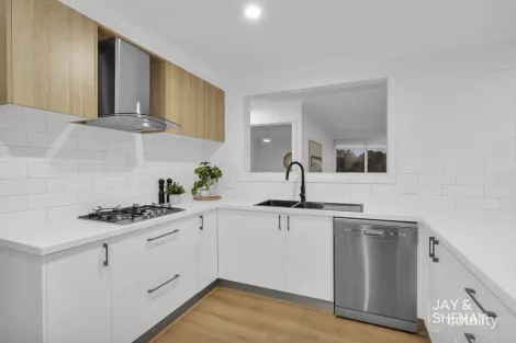 Property photo of 94 Chalcot Drive Endeavour Hills VIC 3802