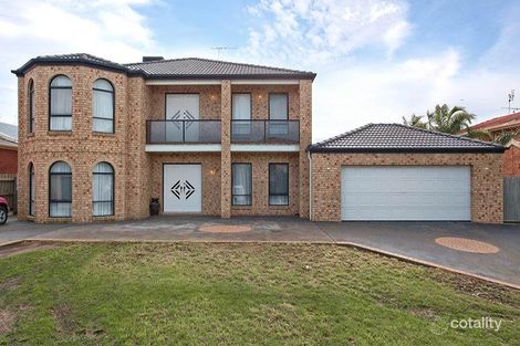 Property photo of 18 Knight Court Hillside VIC 3037