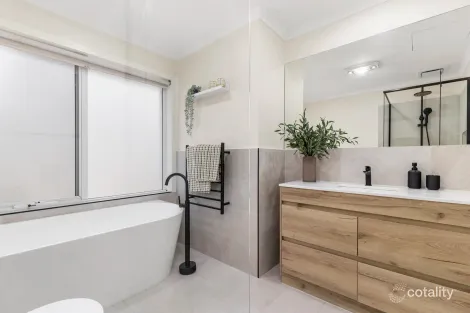 Property photo of 19 St Andrews Drive Heatherton VIC 3202
