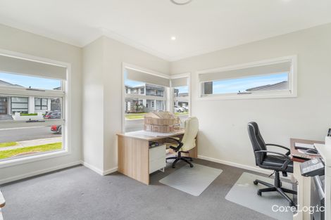 202 Willowdale Dr, Denham Court, NSW 2565