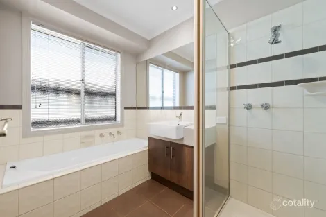 Property photo of 4 Dan Morgan Drive Cranbourne East VIC 3977