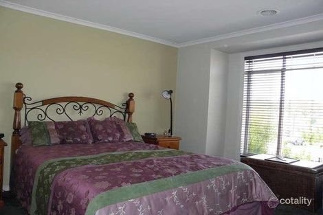 Property photo of 2 Park Vista Drouin VIC 3818