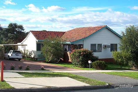 Property photo of 4 Oldham Crescent Hilton WA 6163