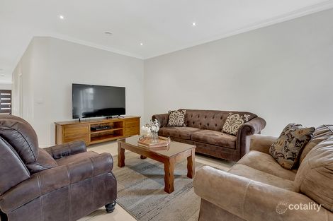Property photo of 14 Brickwood Circuit Craigieburn VIC 3064