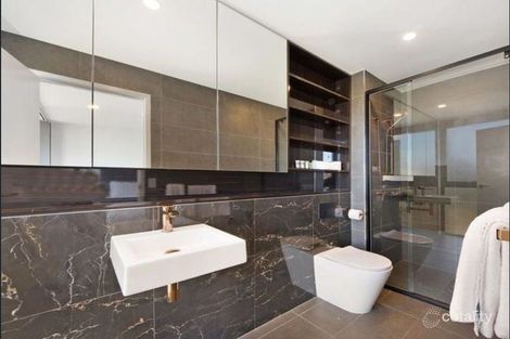Property photo of 5104 Point Drive Hope Island QLD 4212