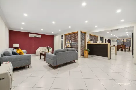 Property photo of 27 Rabett Crescent Horningsea Park NSW 2171