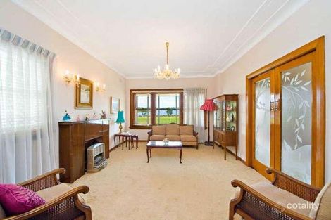 Property photo of 33 Nield Avenue Rodd Point NSW 2046