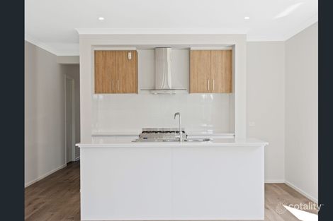 Property photo of 10 Genoa Chase Cobblebank VIC 3338