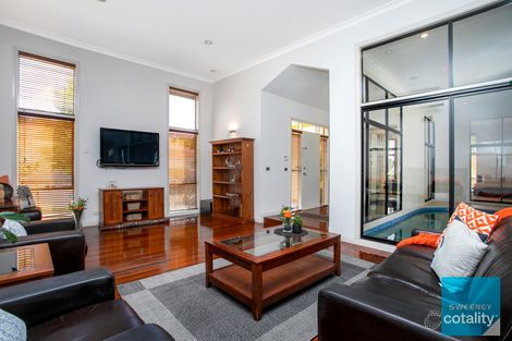 Property photo of 22 Milburn Circuit Caroline Springs VIC 3023