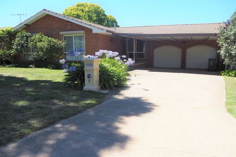 Property photo of 7 Seville Parade Orange NSW 2800