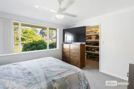 Property photo of 11 Harbour View Parade Warrenup WA 6330