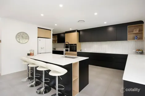 Property photo of 32 Clarke Place Kooralbyn QLD 4285