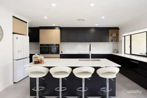 Property photo of 32 Clarke Place Kooralbyn QLD 4285